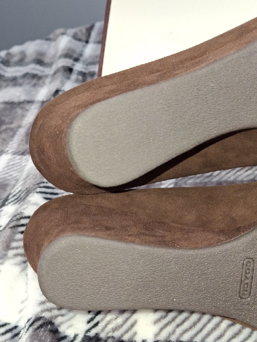 Vintage Coach Brown Suede Bow Pumps with Gold Insole - Picture 14 of 15